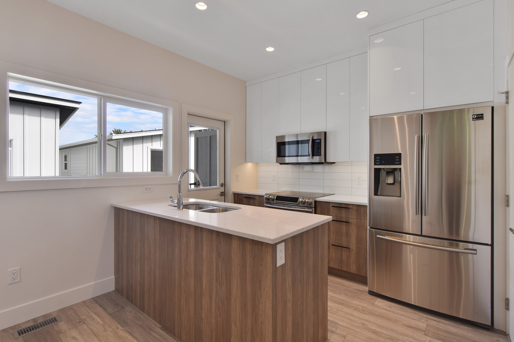 1_harmony_homes_cadder_avenue_infill_project_kitchen_area_gallery_image_14