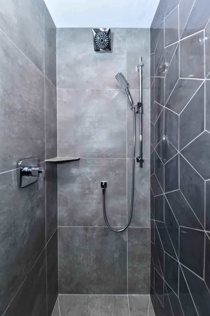 harmony_homes_carnoustie_drive_showhome_dark_shower_gallery_image_21