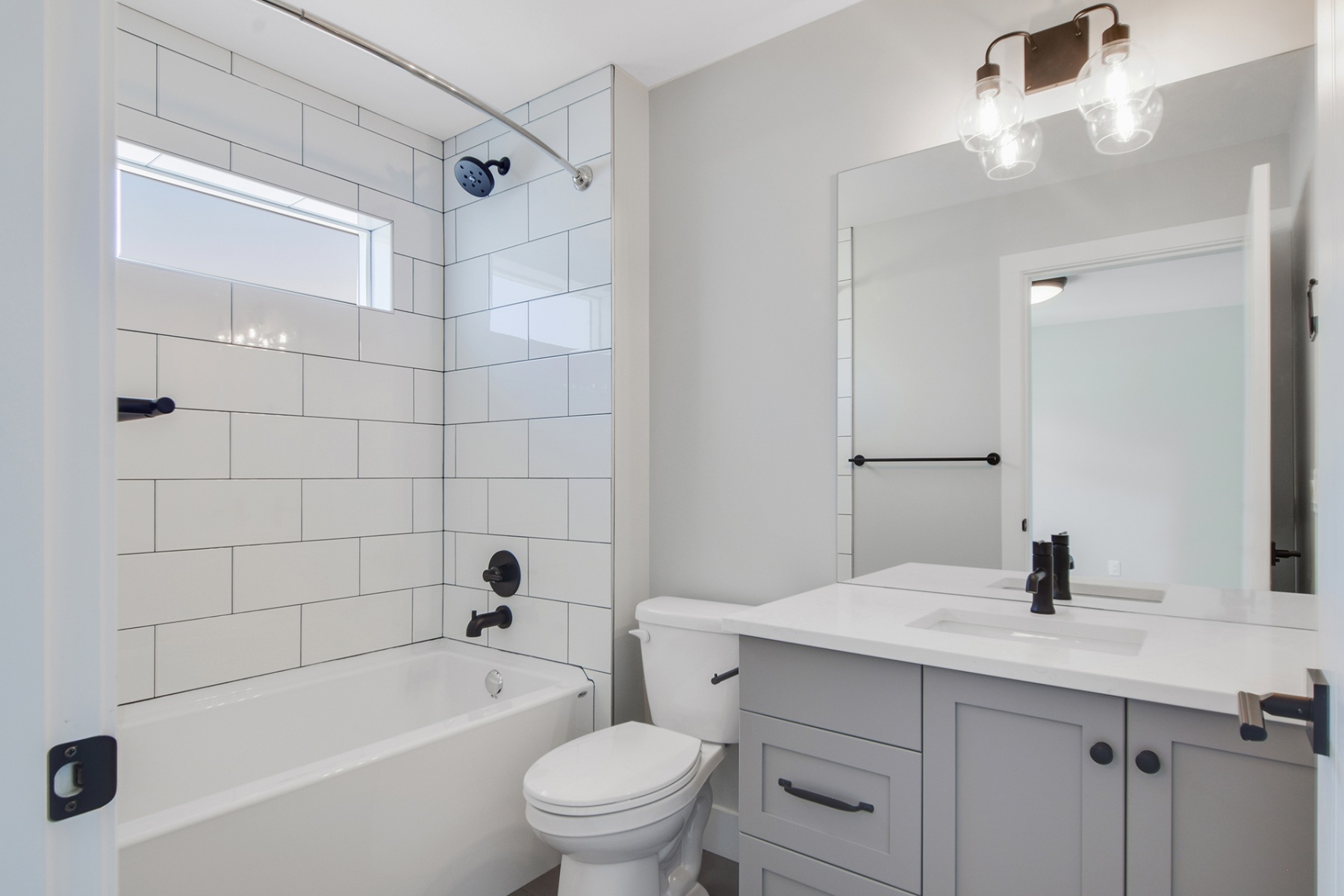 1_harmony_homes_glenwood_infill_project_bath_room_gallery_image_28