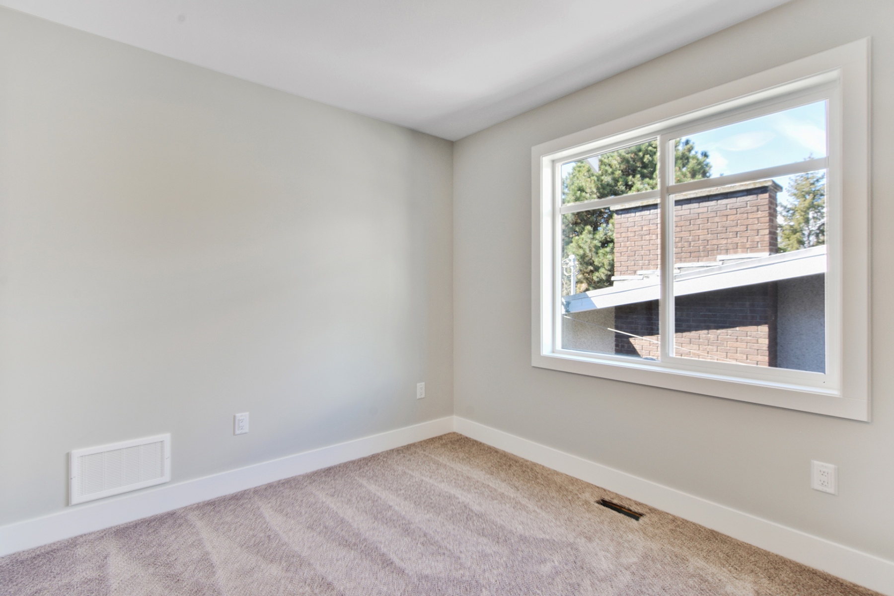 1_harmony_homes_glenwood_infill_project_empty_room_gallery_image_27