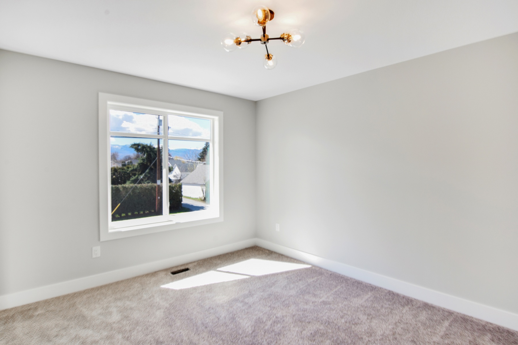 1_harmony_homes_glenwood_infill_project_empty_room_gallery_image_30