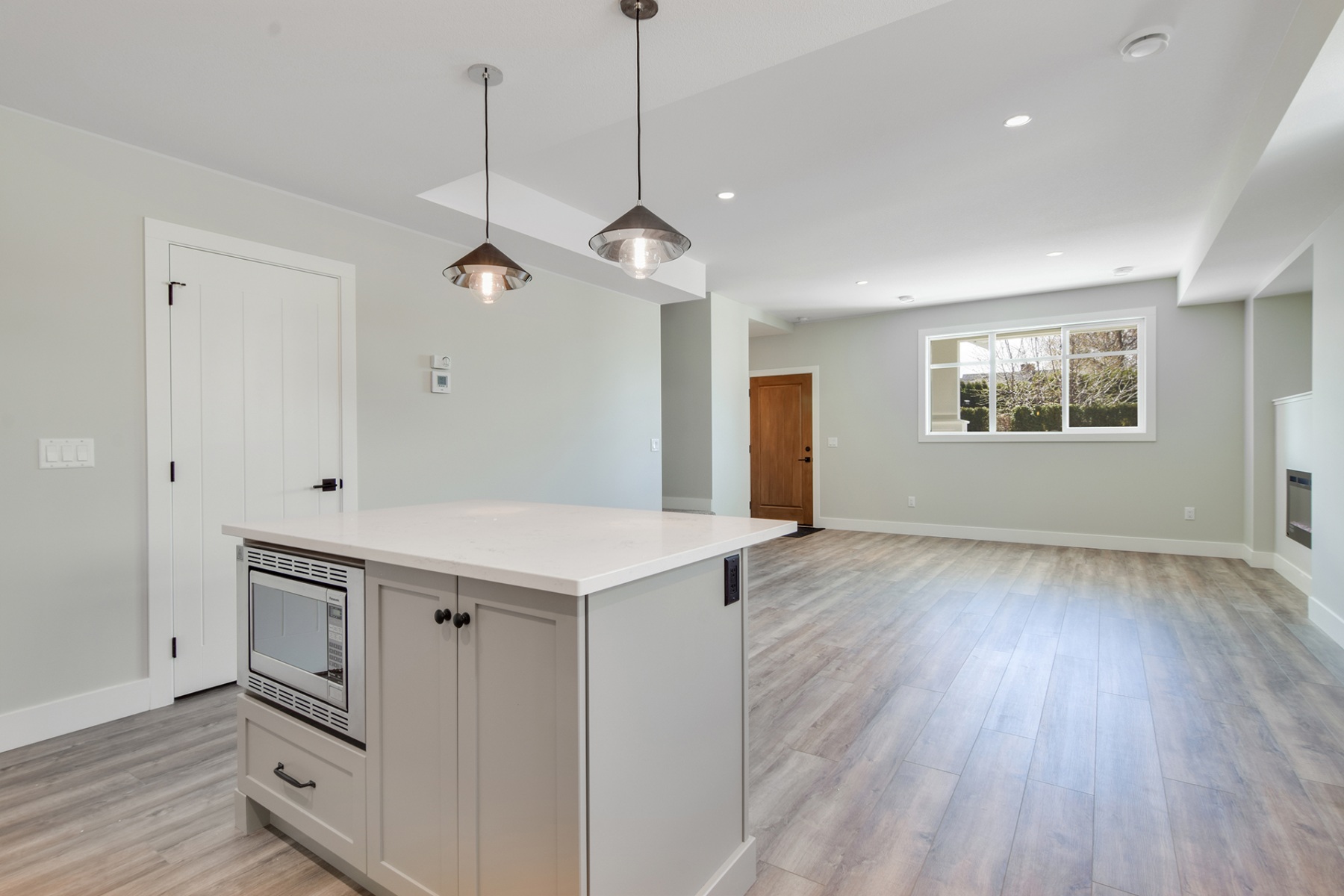 1_harmony_homes_glenwood_infill_project_kitchen_table_gallery_image_25