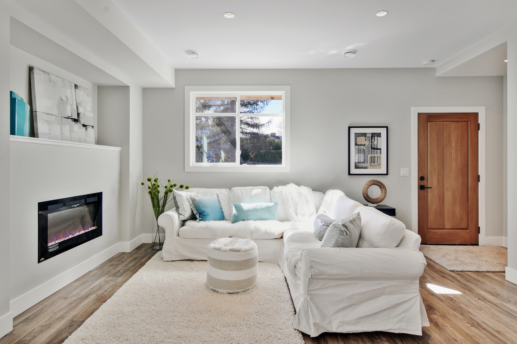 1_harmony_homes_glenwood_infill_project_living_room_area_gallery_image_9