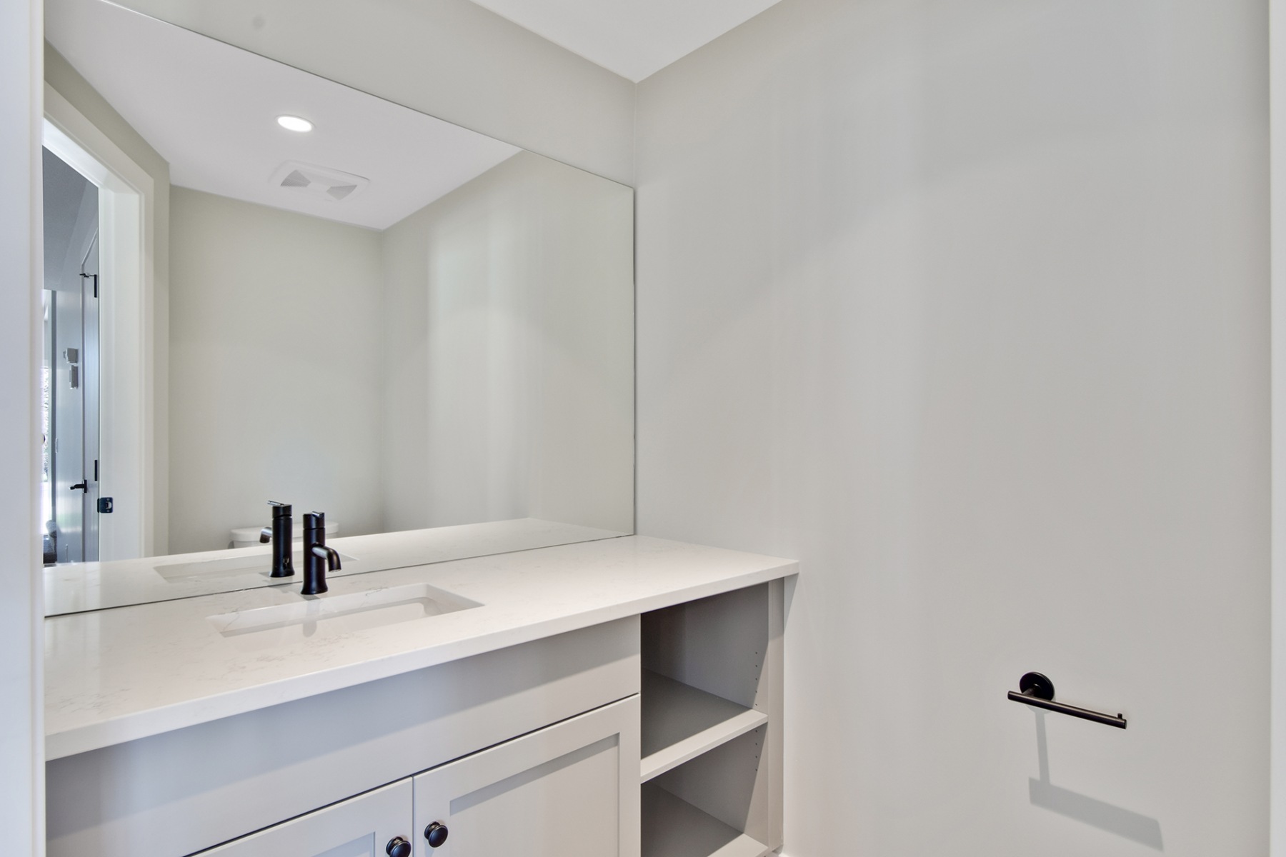 1_harmony_homes_glenwood_infill_project_mirror_gallery_image_26