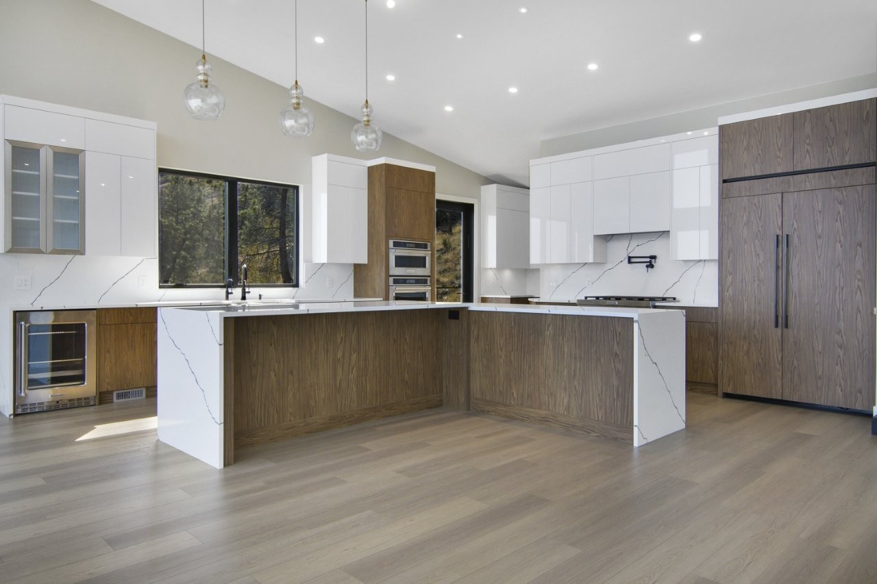 Lakeshore-Road-Lakefront-Residence-10