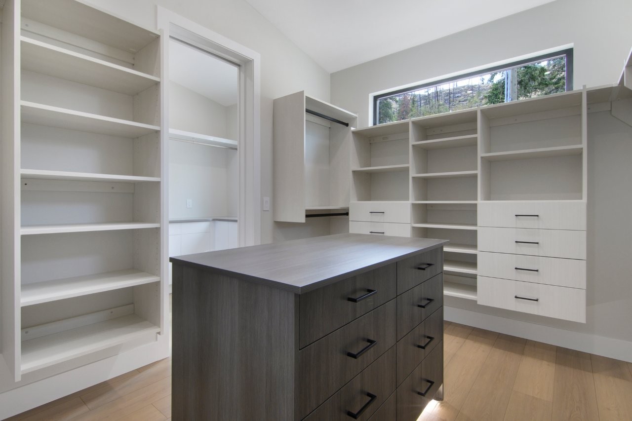 Lakeshore-Road-Lakefront-Residence-16