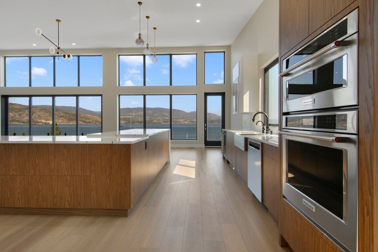 Lakeshore-Road-Lakefront-Residence-8