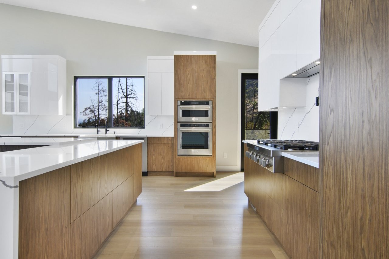 Lakeshore-Road-Lakefront-Residence-9