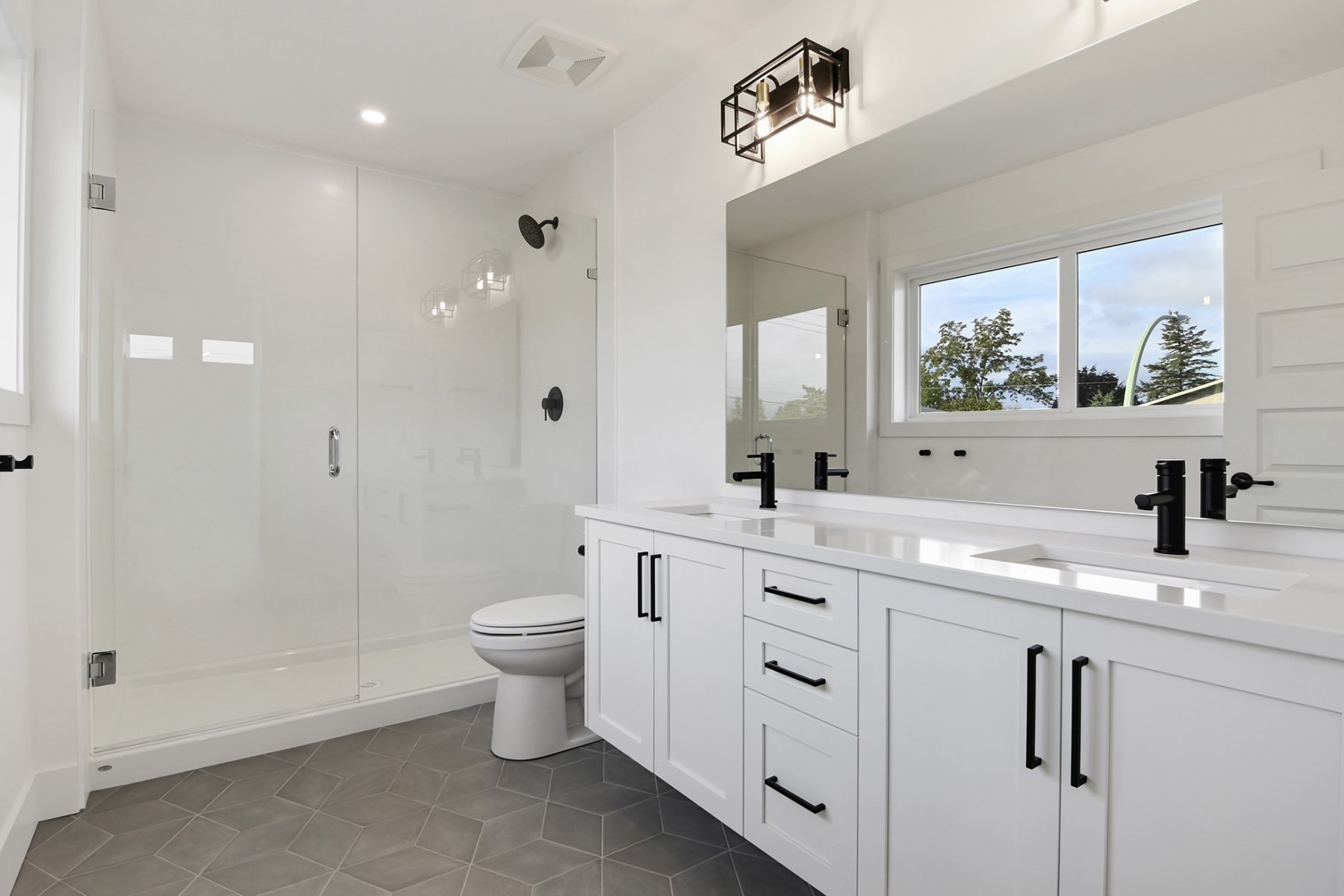1_harmony_homes_patterson_ave_infill_projec_bath_room_gallery_image_17