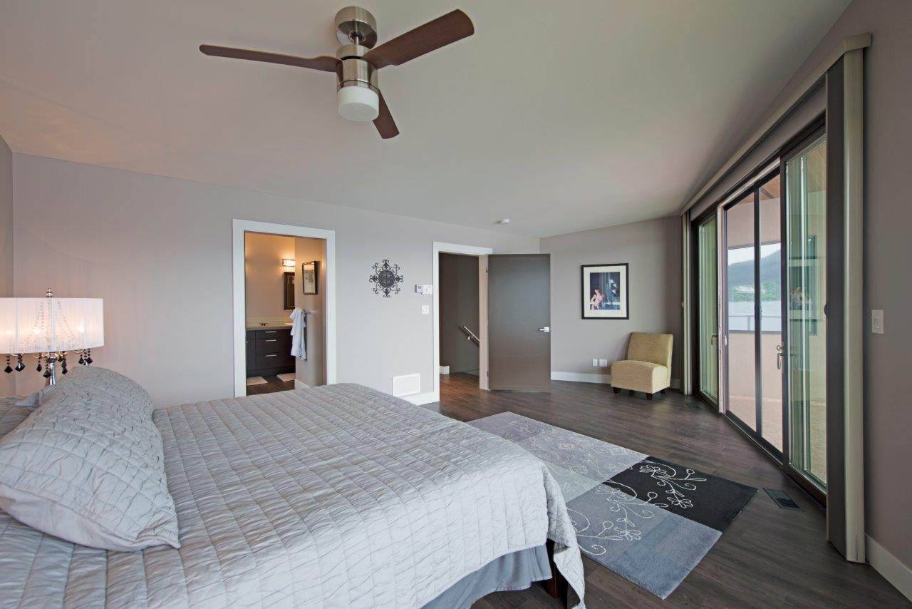 harmony_homes_squilax_anglemont_road_residence_bedroom_gallery_image_13