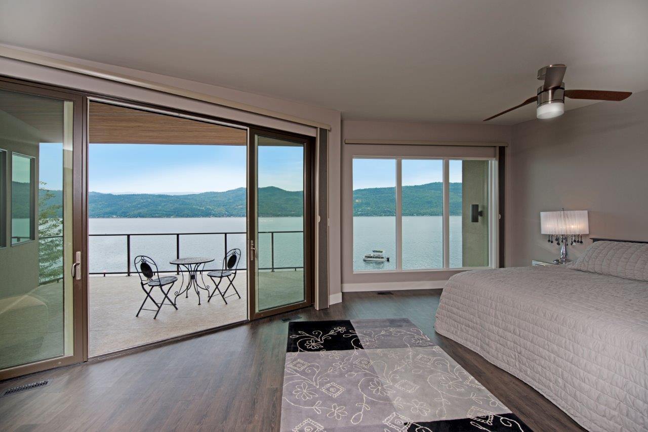 harmony_homes_squilax_anglemont_road_residence_room_balcony_gallery_image_14
