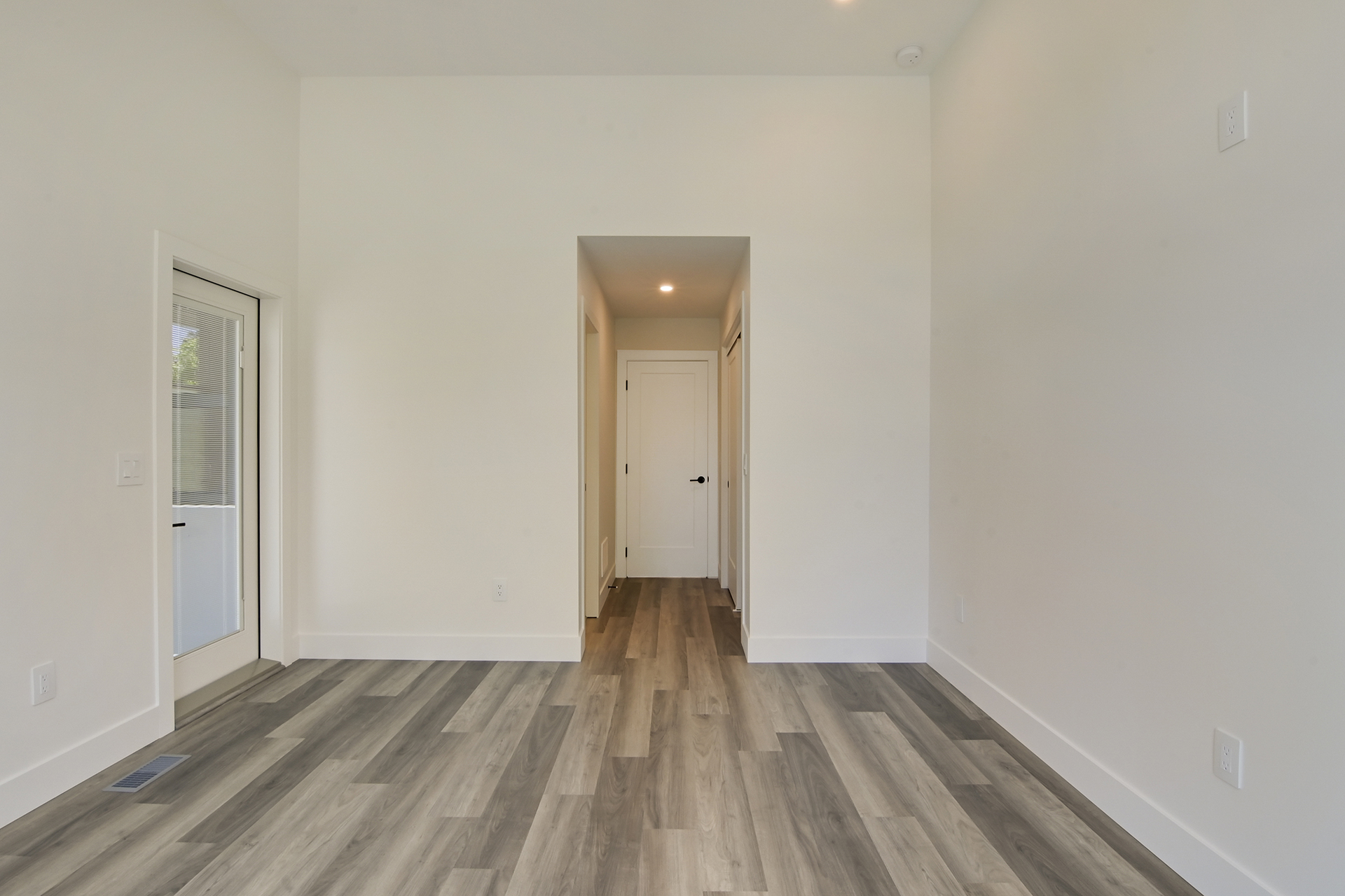 1_harmony_homes_stockwell_ave_infil_project_hallway_gallery_image_20