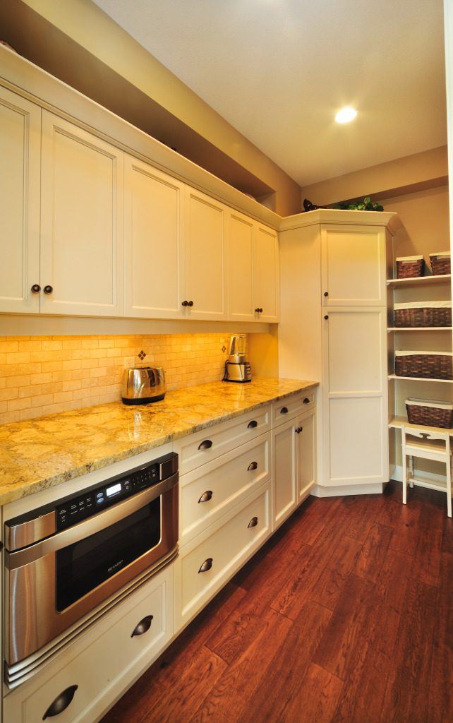 harmony_homes_traditions_cresent_residence_kitchen_oven_gallery_image_15