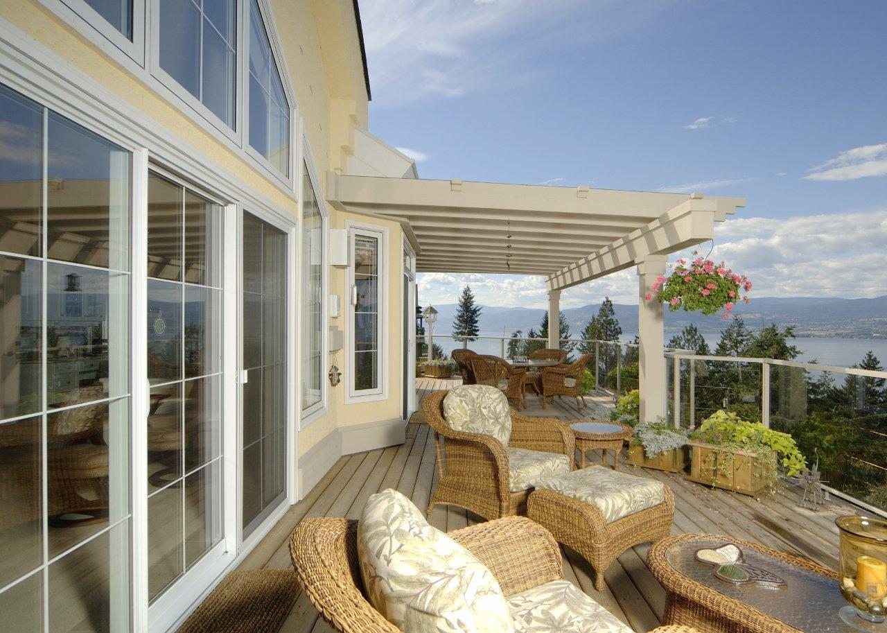 harmony_homes_viewcrest_road_residence_balcony_gallery_image_3