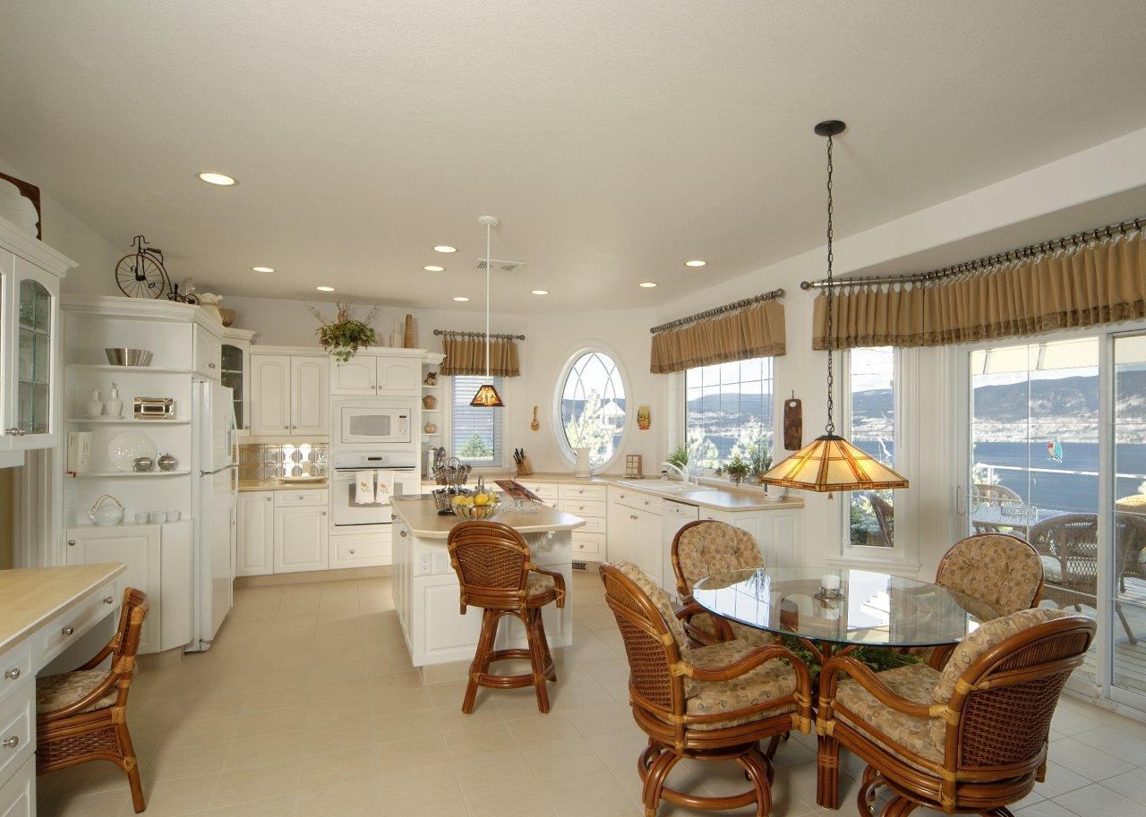 harmony_homes_viewcrest_road_residence_dining_area_gallery_image_4